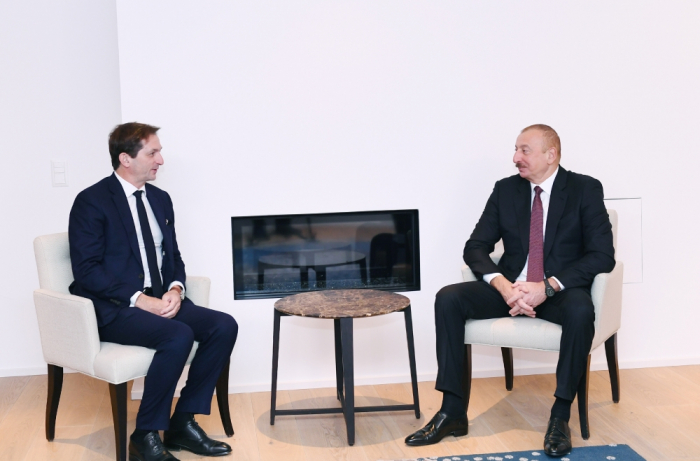  Ilham Aliyev se reunió con el recién nombrado CEO del Grupo SUEZ 