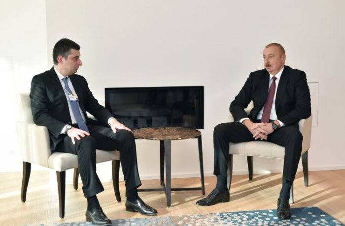  El presidente de Azerbaiyán se reúne con el Primer Ministro georgiano en Davos  