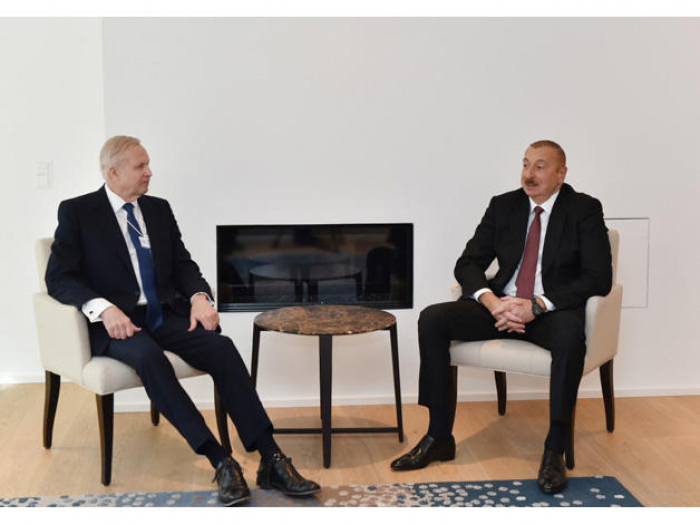   El presidente de Azerbaiyán se reúne con el director ejecutivo de BP en Davos  