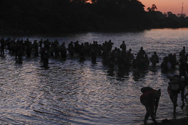 Des centaines de migrants entrent au Mexique depuis le Guatemala