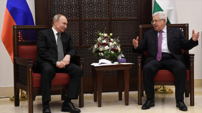Putin se reúne con presidente palestino e irrita a los israelíes