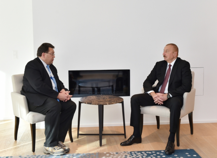   Präsident Ilham Aliyev trifft sich mit dem Bürgermeister von Montreux in Davos  