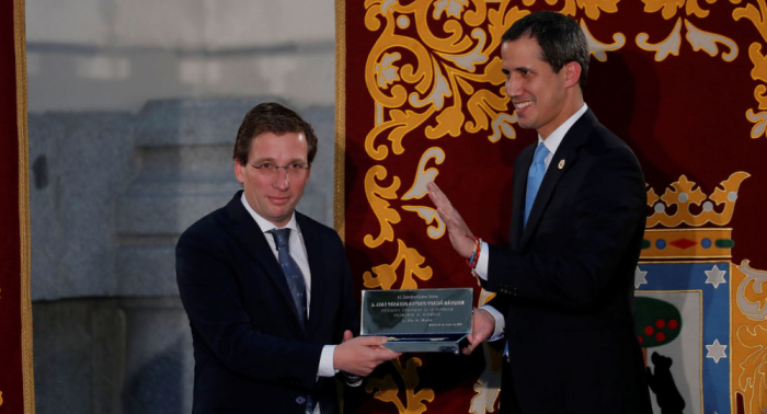 El opositor venezolano Juan Guaidó recibe la llave de oro de la ciudad de Madrid