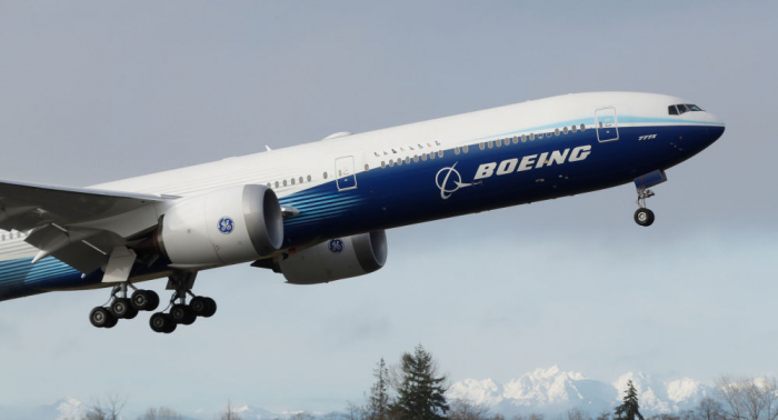     Im dritten Anlauf:   Boeing 777X absolviert Jungfernflug  