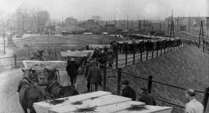 Planmäßiger Völkermord in Auschwitz – Historikerin über Geschichte und Profiteure des Lagers