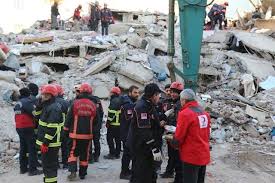 Una niña de dos años y su madre rescatadas de entre los escombros 24 horas después del terremoto de Turquía