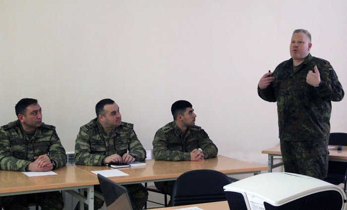   La OTAN realiza cursos para militares azerbaiyanos  