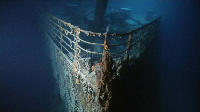  Titanic wird von Kollision erschüttert