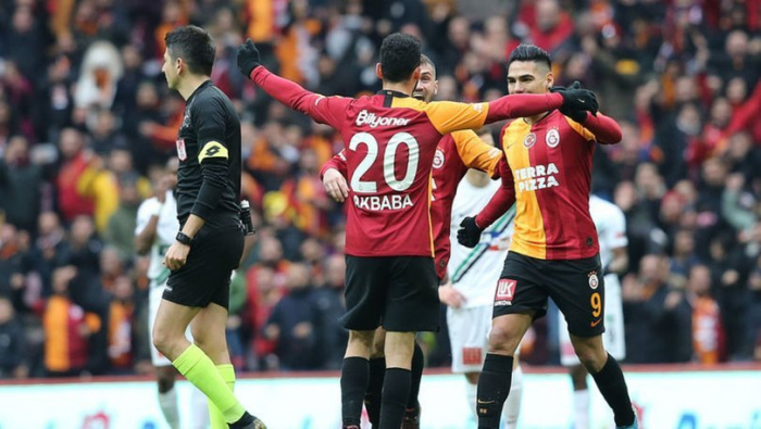 “Qalatasaray” ev qələbəsinə sevindi -  Turun nəticələri 