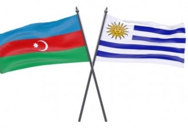  Cancilleres de Azerbaiyán y Uruguay intercambian cartas de felicitaciones
