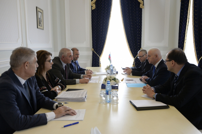   El Presidente de la Comisión Electoral Central se reunió con la delegación de la misión de observación de la CEI  