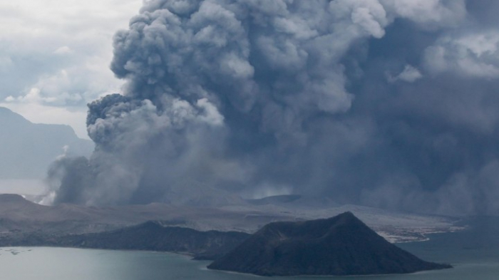 Mindestens 10.000 Menschen fliehen vor Vulkanausbruch