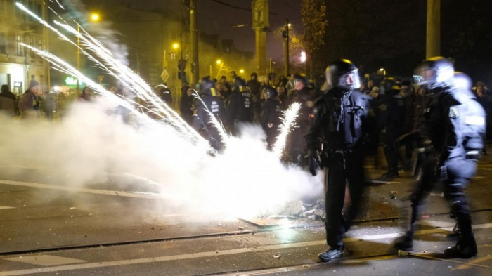 Debatte und Ermittlungen nach Silvester-Ausschreitungen