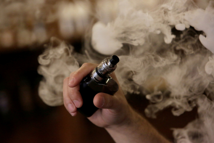 Le gouvernement américain refuse de recommander les e-cigarettes pour arrêter de fumer (rapport)