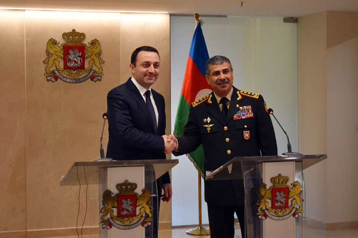   وزيرا دفاع أذربيجان وجورجيا يلتقيان -   صور    