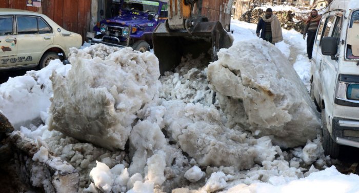 Pakistanda əlverişsiz hava 93 nəfərin ölümünə səbəb olub
