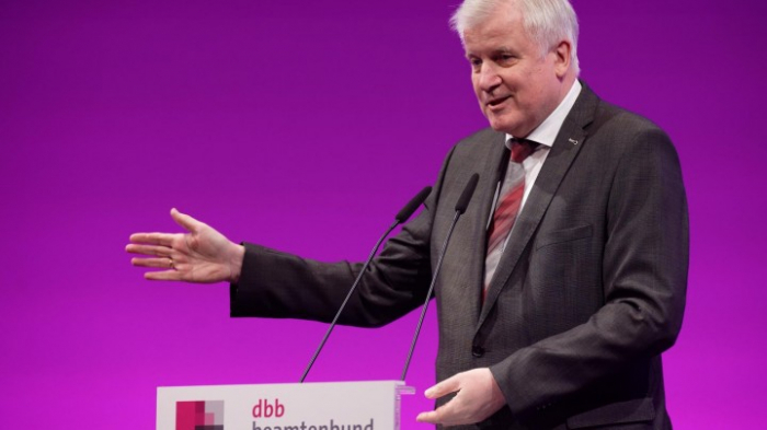 Seehofer für neue Strukturpolitik