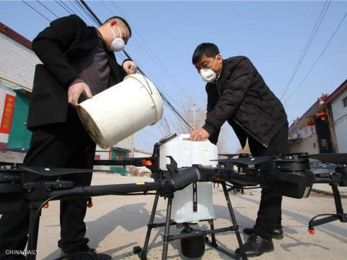 الصين تستعين بطائرات مسيّرة وروبوتات لمكافحة فيروس كورونا