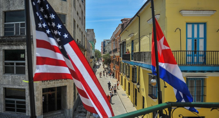 كوبا تواجه آثار العقوبات الأمريكية بحرق الإطارات