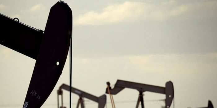 Les cours du pétrole toujours en baisse sur les bourses