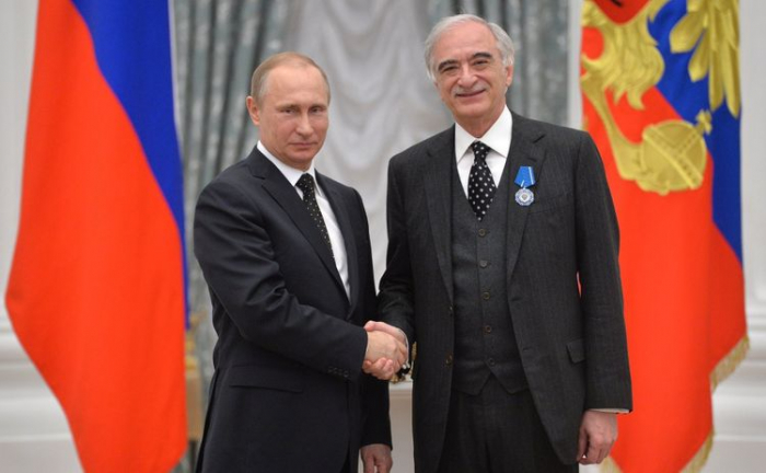  Putin felicita a Polad Bulbuloglu por su 75 aniversario 
