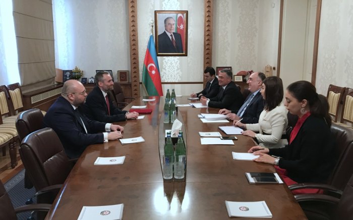   Elmar Mammadyarov recibe al nuevo embajador de Polonia  