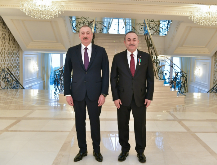  Präsident Ilham Aliyev empfängt türkische Delegation  