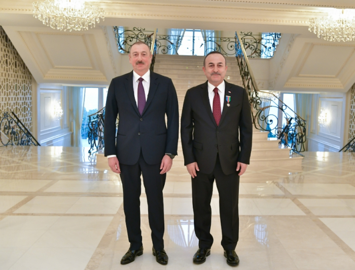  Azerbaijani president receives Turkish foreign minister