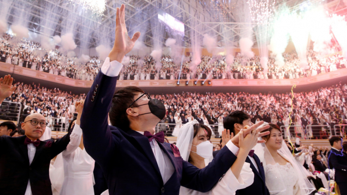 6.000 parejas celebran un matrimonio colectivo en Corea del Sur a pesar del coronavirus