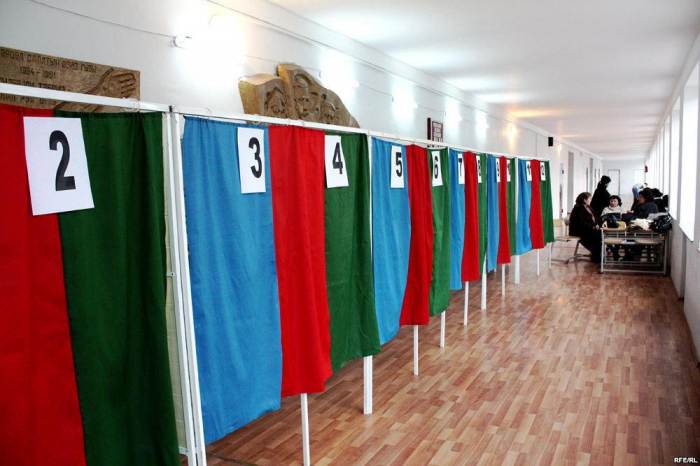  Comienzan las elecciones parlamentarias extraordinarias en Azerbaiyán 
