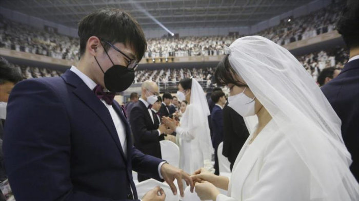 Miles de parejas celebran boda en Corea del Sur pese a coronavirus