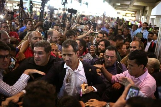 Guaidó vuelve a Caracas tras su gira internacional contra Maduro