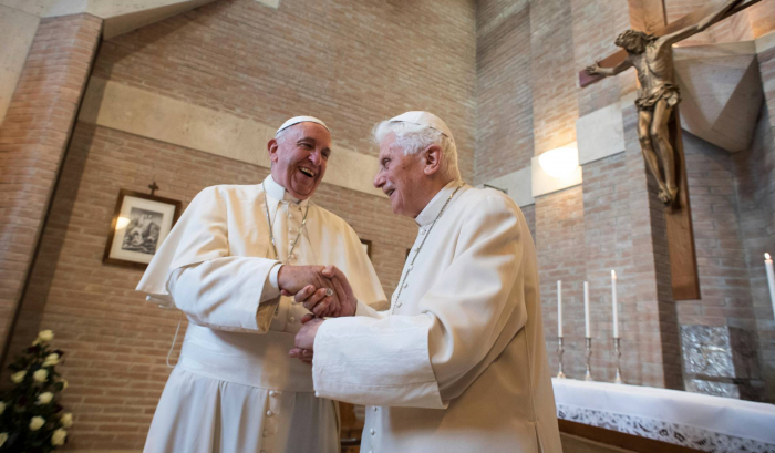 El Papa evita abrir la puerta a la ordenación de hombres casados