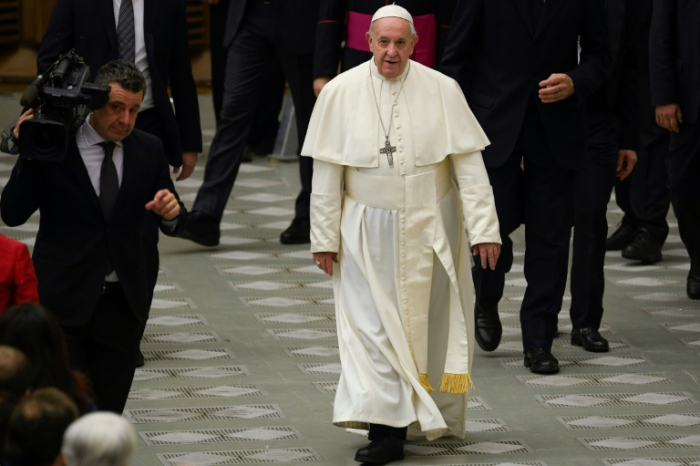 Papst greift Empfehlung zur Lockerung des Zölibats nicht auf