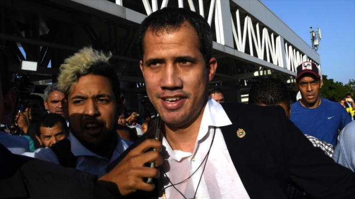 Detienen al tío del golpista Guaidó por portar explosivos en avión