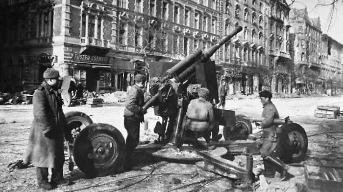   Als sowjetische Truppen Budapest eroberten  