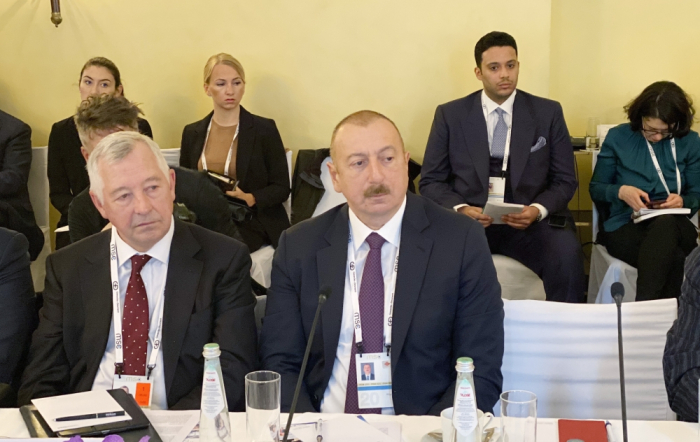  Ilham Aliyev assiste à une table ronde en Allemagne 
