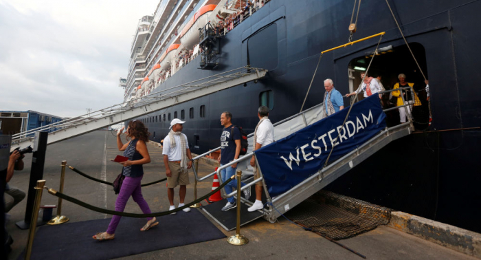 Pasajeros del crucero Westerdam desembarcan en Camboya