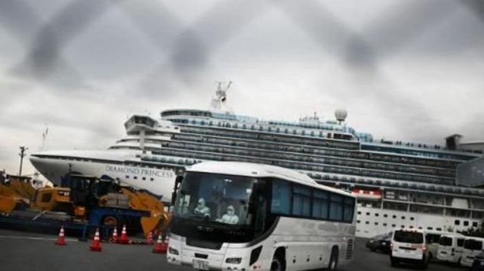   Coronavirus:   des passagers âgés sont évacués du bateau en quarantaine au Japon