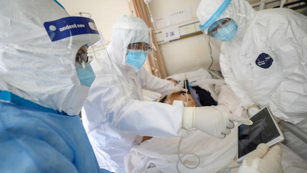 Coronavirus : la Chine tente de traiter les malades avec le sang des patients guéris