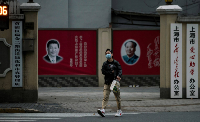 China expulsa a tres periodistas de ‘The Wall Street Journal’ en represalia por una columna de titular racista
