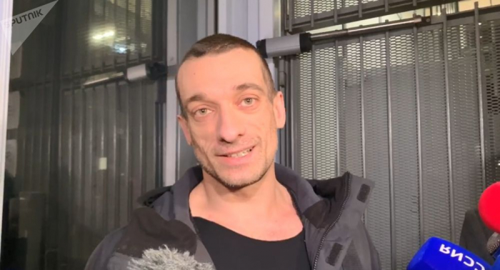   France:   Pavlenski affirme avoir "volé" la vidéo qui a fait tomber le candidat de Macron