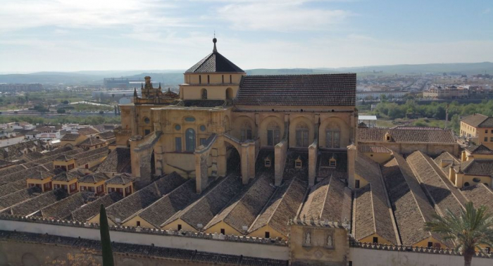 Acusan a la Iglesia católica de expoliar a los españoles