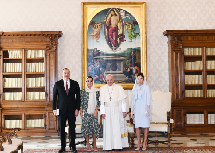  Ilham Aliyev y Mehriban Aliyeva se reúnen con el Papa Francisco -  FOTOS (Actualizado)  