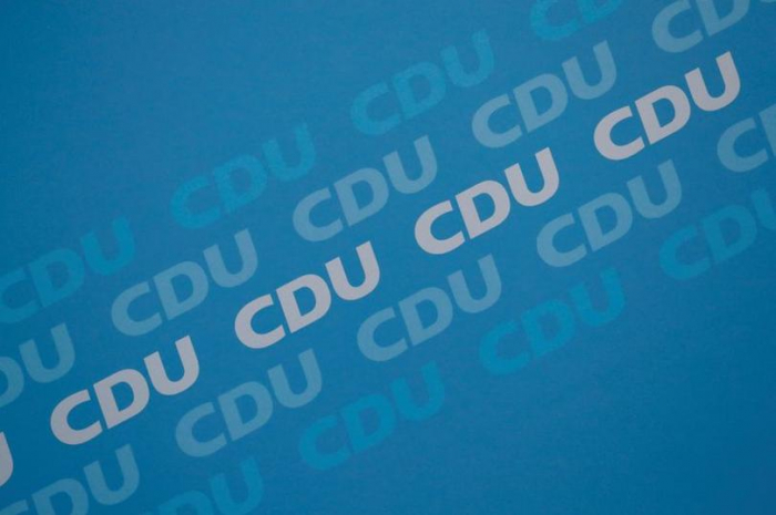     Erfurt, Hamburg, Vorsitz -   CDU steckt dreifach in der Klemme  