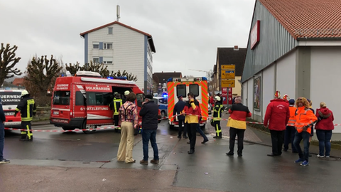   Un coche embiste a una multitud en Alemania durante un desfile de carnaval y deja al menos 15 heridos  