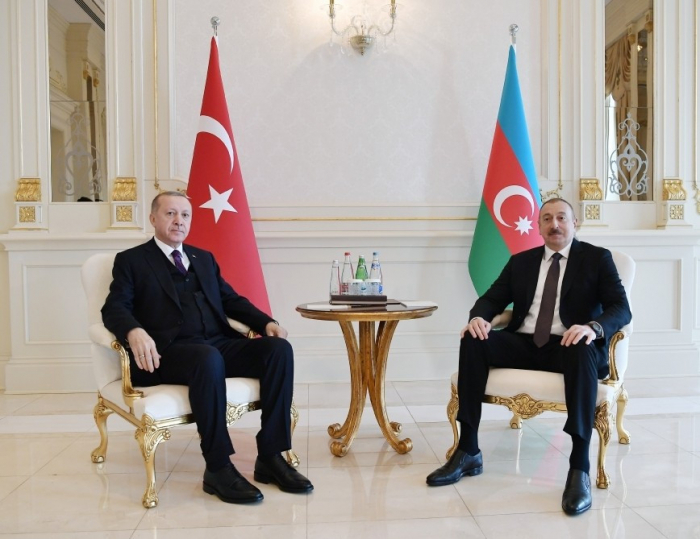   Presidentes de Azerbaiyán y Turquía mantienen reunión privada  