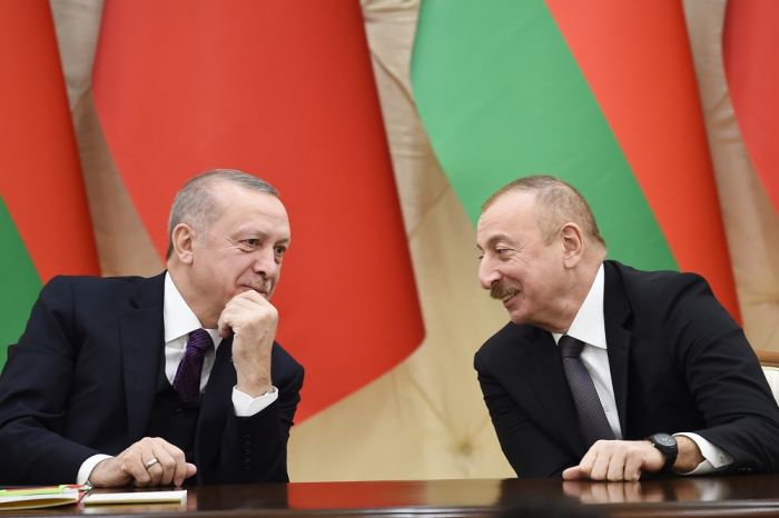   Unterzeichnete Dokumente zwischen Aserbaidschan und Türkei  