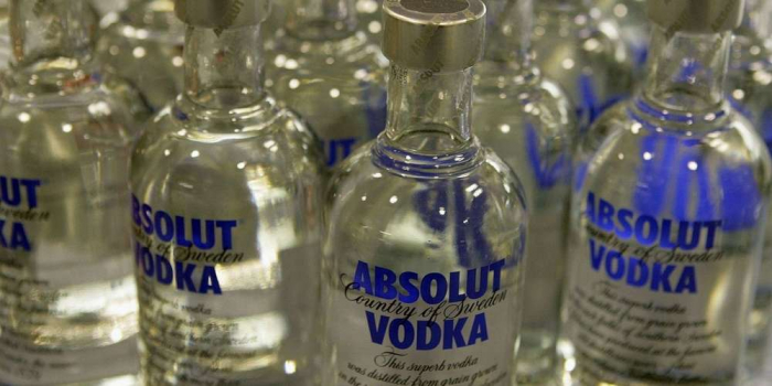   Ukraine:   37.000 bouteilles de vodka frelatée détruites