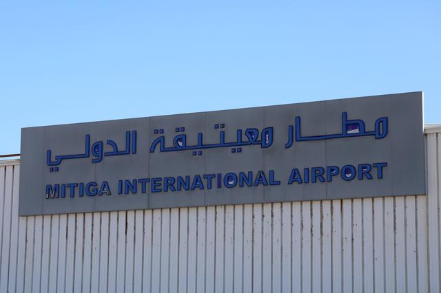 Shelling stops flights at Tripoli